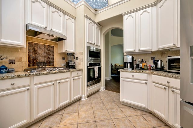 700 N Paradise Cove, Shady Shores, TX 76208