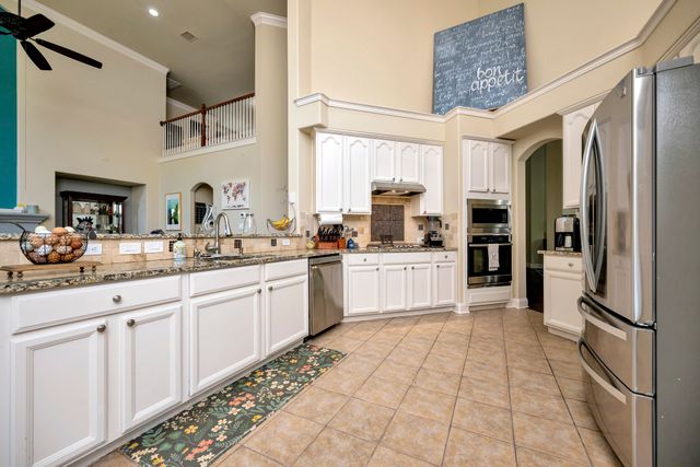 700 N Paradise Cove, Shady Shores, TX 76208