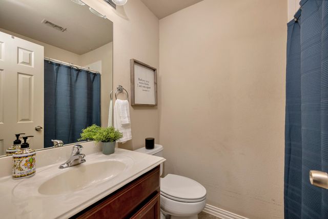 700 N Paradise Cove, Shady Shores, TX 76208