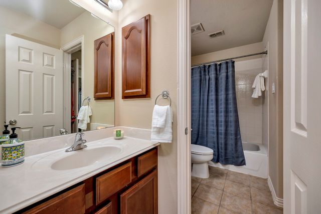 700 N Paradise Cove, Shady Shores, TX 76208