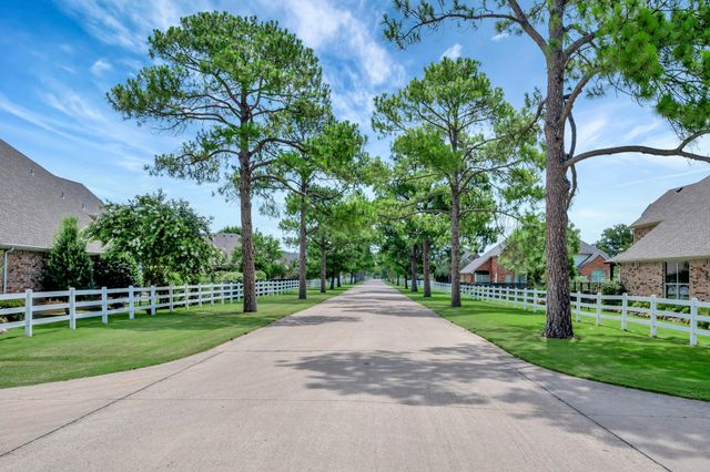700 N Paradise Cove, Shady Shores, TX 76208