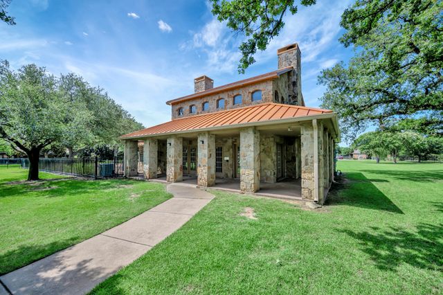 700 N Paradise Cove, Shady Shores, TX 76208