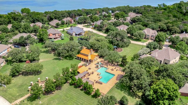 700 N Paradise Cove, Shady Shores, TX 76208