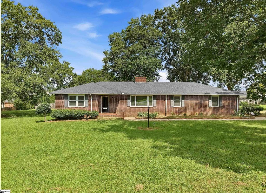 1091 Old Georgia Road, Roebuck, SC 29376