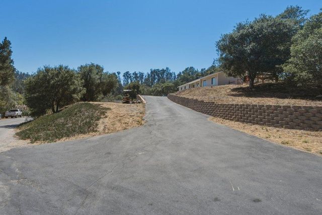 819 Lewis Road, Royal Oaks, CA 95076