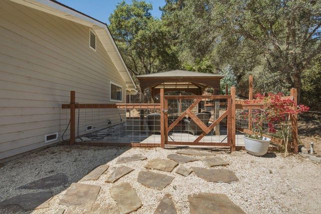 819 Lewis Road, Royal Oaks, CA 95076