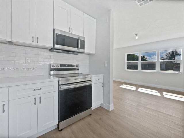 561 NE 173rd St, North Miami Beach, FL 33162