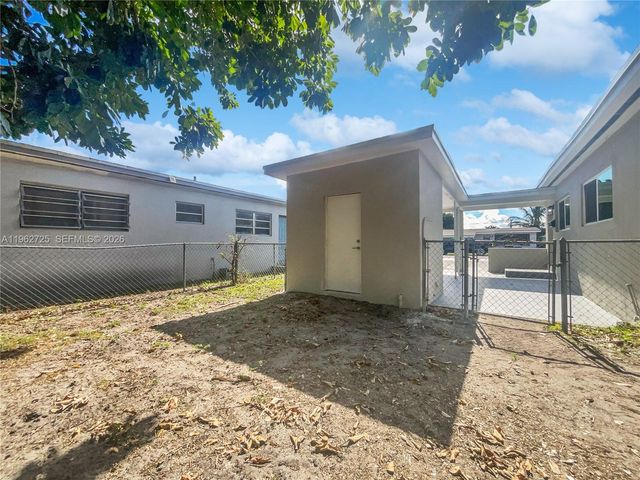 561 NE 173rd St, North Miami Beach, FL 33162