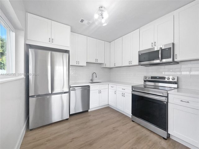 561 NE 173rd St, North Miami Beach, FL 33162