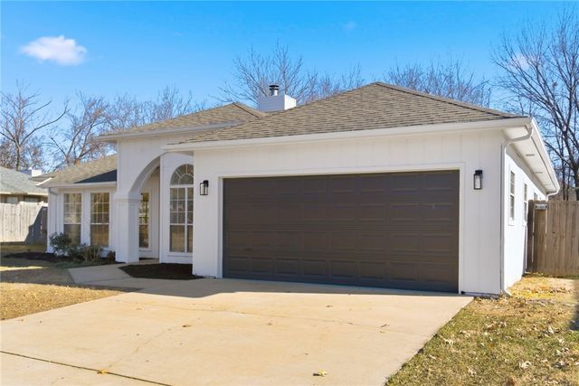 3050 N Pyrite Drive, Fayetteville, AR 72704