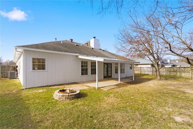 3050 N Pyrite Drive, Fayetteville, AR 72704