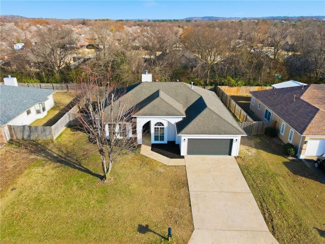 3050 N Pyrite Drive, Fayetteville, AR 72704