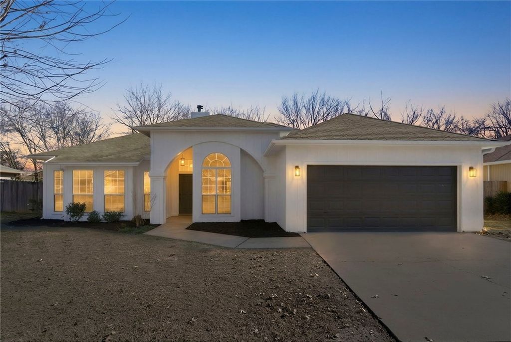 3050 N Pyrite Drive, Fayetteville, AR 72704