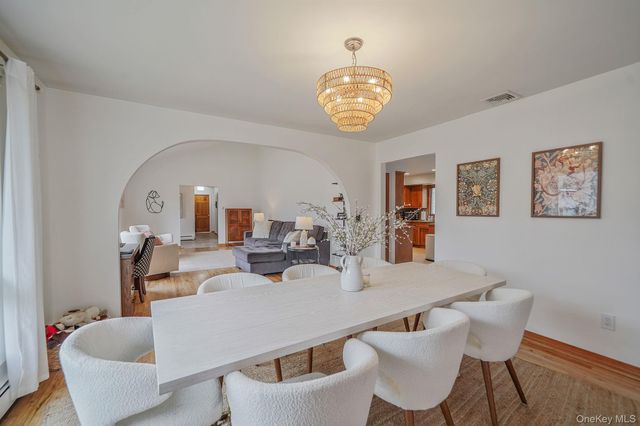 14 Cordwood Path, Shoreham, NY 11786