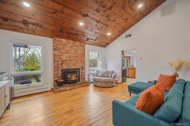 14 Cordwood Path, Shoreham, NY 11786