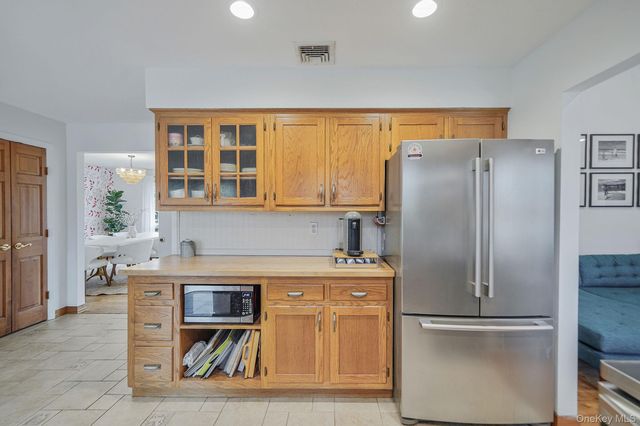 14 Cordwood Path, Shoreham, NY 11786