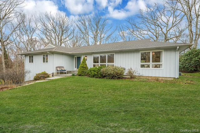 14 Cordwood Path, Shoreham, NY 11786