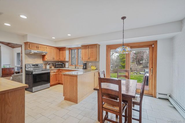 14 Cordwood Path, Shoreham, NY 11786