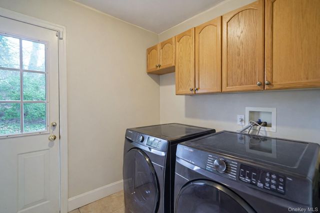 14 Cordwood Path, Shoreham, NY 11786