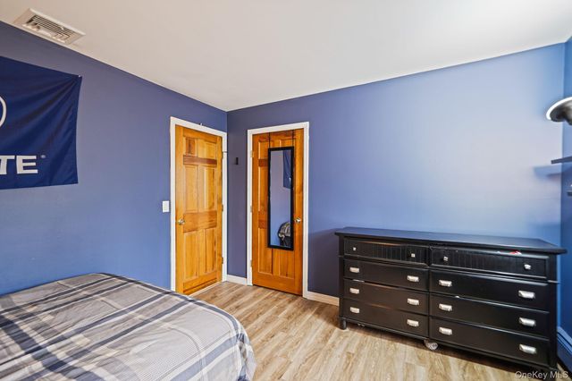 14 Cordwood Path, Shoreham, NY 11786