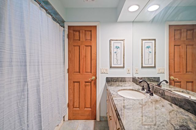 14 Cordwood Path, Shoreham, NY 11786