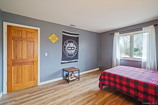 14 Cordwood Path, Shoreham, NY 11786