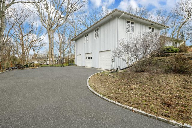 14 Cordwood Path, Shoreham, NY 11786