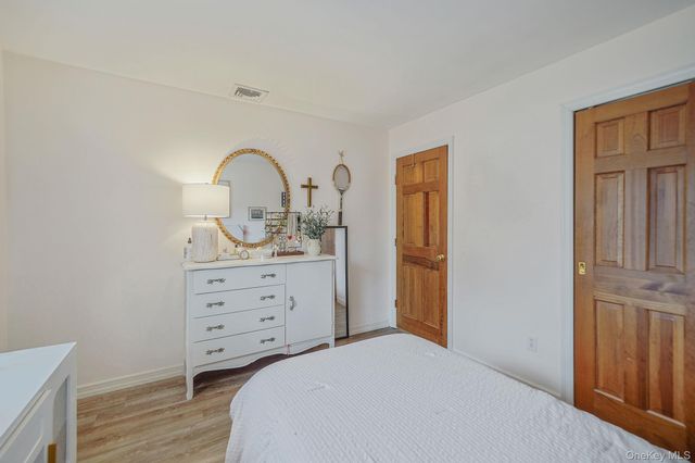 14 Cordwood Path, Shoreham, NY 11786