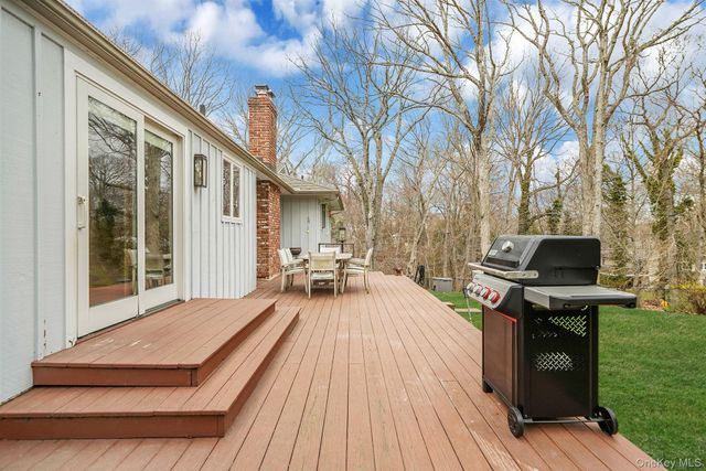 14 Cordwood Path, Shoreham, NY 11786