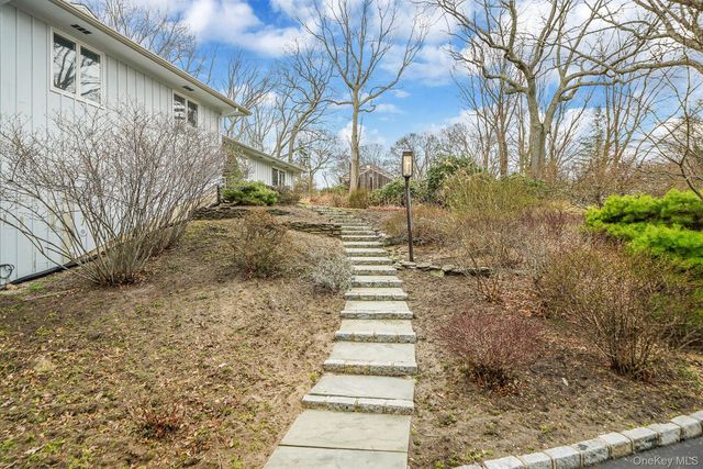 14 Cordwood Path, Shoreham, NY 11786