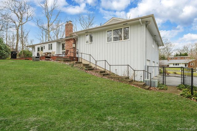 14 Cordwood Path, Shoreham, NY 11786