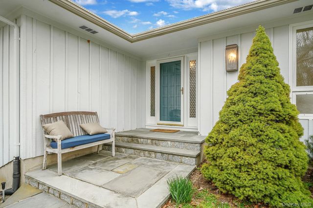 14 Cordwood Path, Shoreham, NY 11786