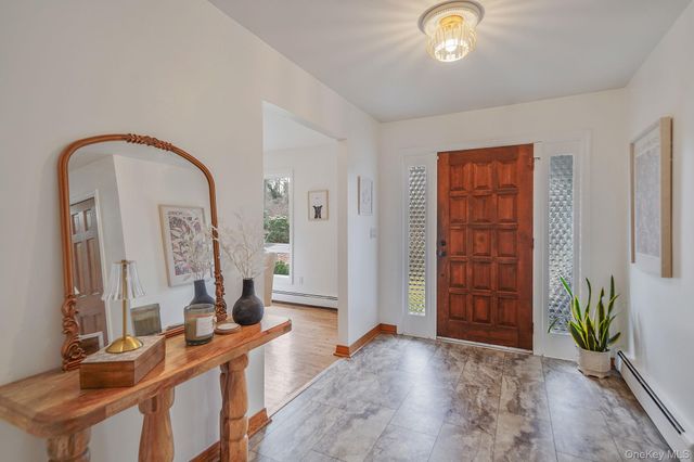 14 Cordwood Path, Shoreham, NY 11786