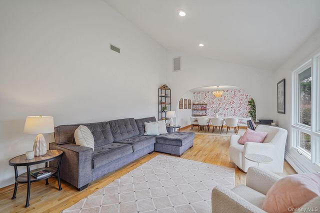 14 Cordwood Path, Shoreham, NY 11786