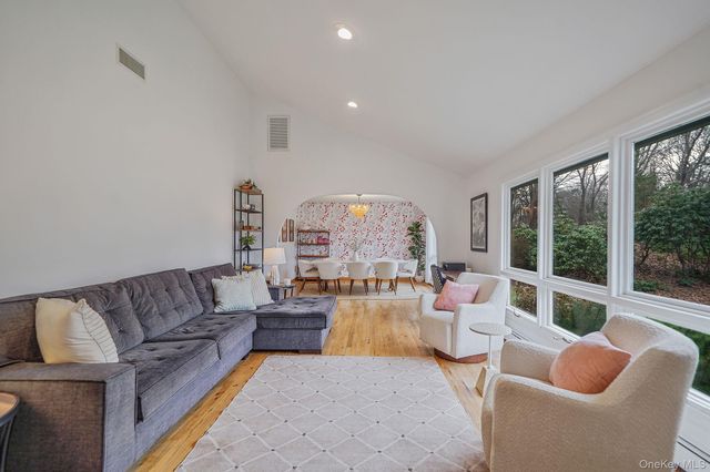 14 Cordwood Path, Shoreham, NY 11786