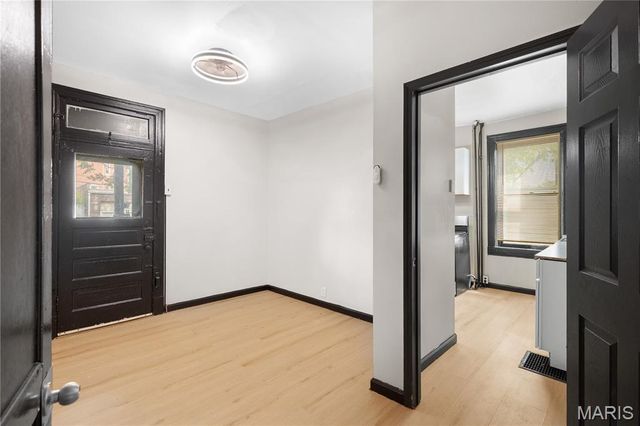 3630 Iowa Avenue, St Louis, MO 63118