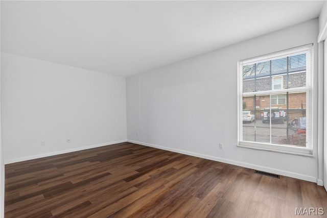 4351 Chateau De Ville Drive D, St Louis, MO 63129