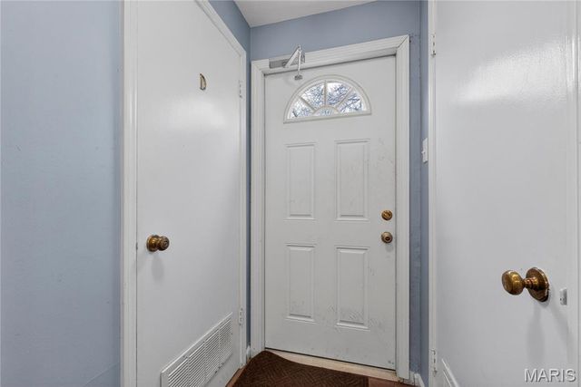 4351 Chateau De Ville Drive D, St Louis, MO 63129