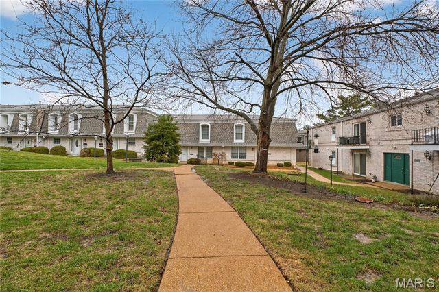4351 Chateau De Ville Drive D, St Louis, MO 63129