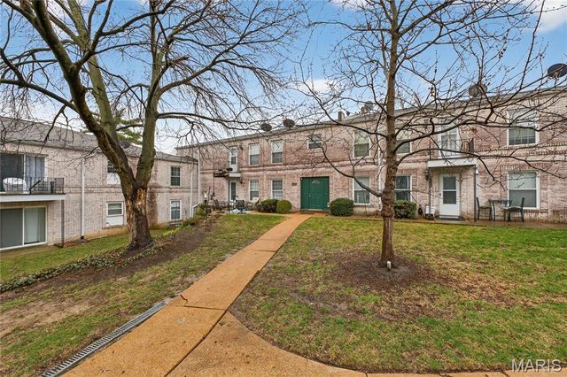 4351 Chateau De Ville Drive D, St Louis, MO 63129