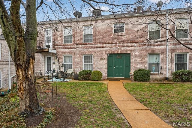 4351 Chateau De Ville Drive D, St Louis, MO 63129