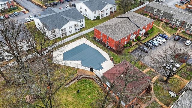 4351 Chateau De Ville Drive D, St Louis, MO 63129