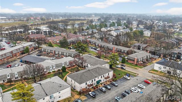 4351 Chateau De Ville Drive D, St Louis, MO 63129