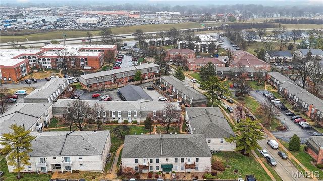 4351 Chateau De Ville Drive D, St Louis, MO 63129