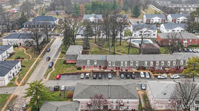 4351 Chateau De Ville Drive D, St Louis, MO 63129