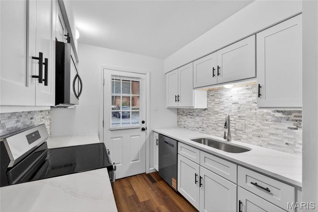 4351 Chateau De Ville Drive D, St Louis, MO 63129