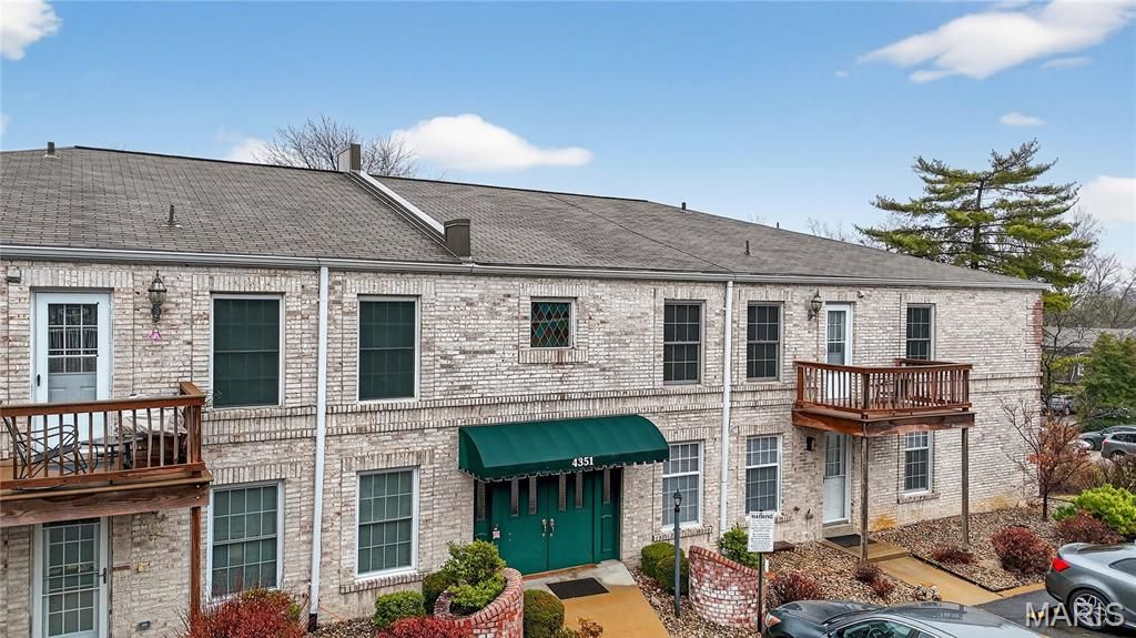 4351 Chateau De Ville Drive D, St Louis, MO 63129