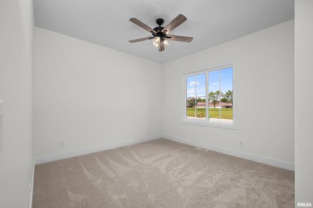 4730 WILLOW Circle, Davenport, IA 52806