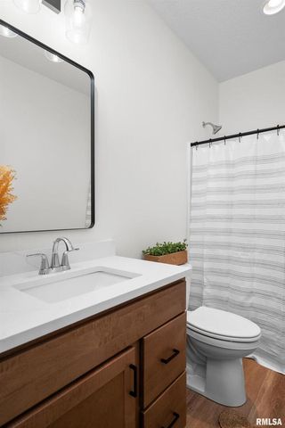 4730 WILLOW Circle, Davenport, IA 52806