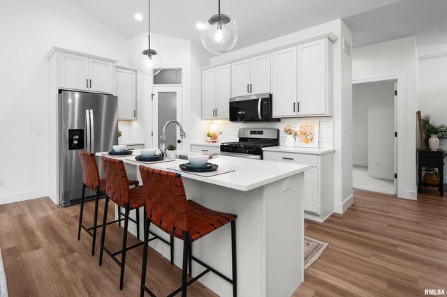 4730 WILLOW Circle, Davenport, IA 52806